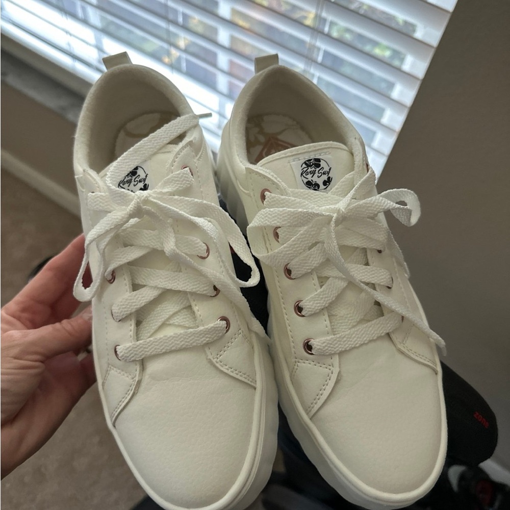 Roxy sneakers